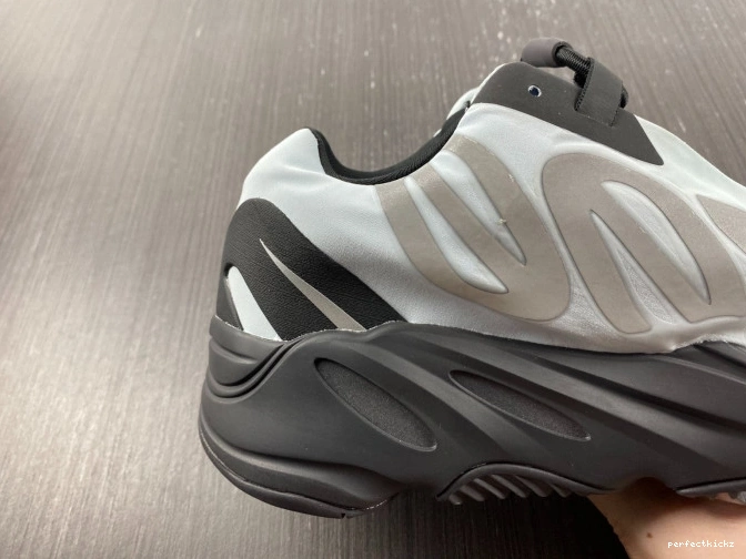 Tint GZ0711 Adidas MNVN Yeezy Boost 700 Blue 0811